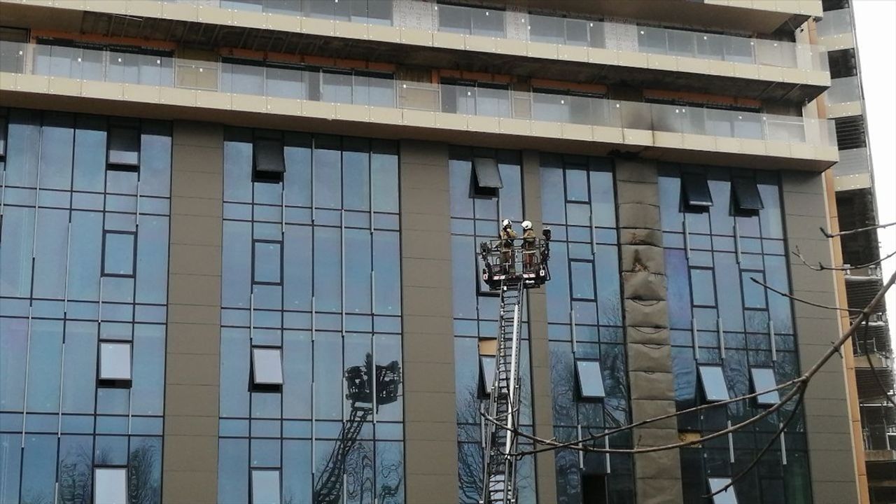 Sarıyer'deki Otel İnşaatında Yangın Söndürüldü