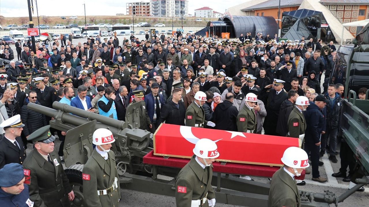 Şehit Astsubay Kıdemli Çavuş Nihat İrgi, Sivas'ta Defnedildi