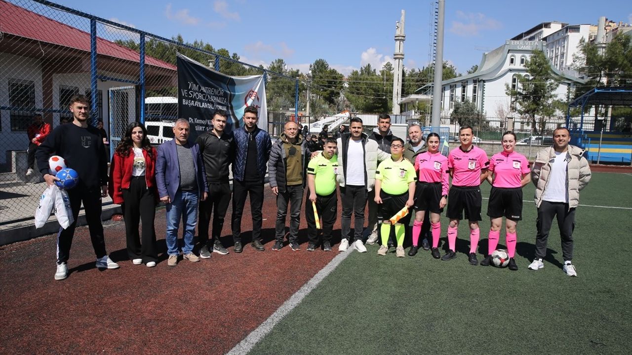 Siirt'te Down Sendromlu Çocuklar Futbol Maçını Yönetti