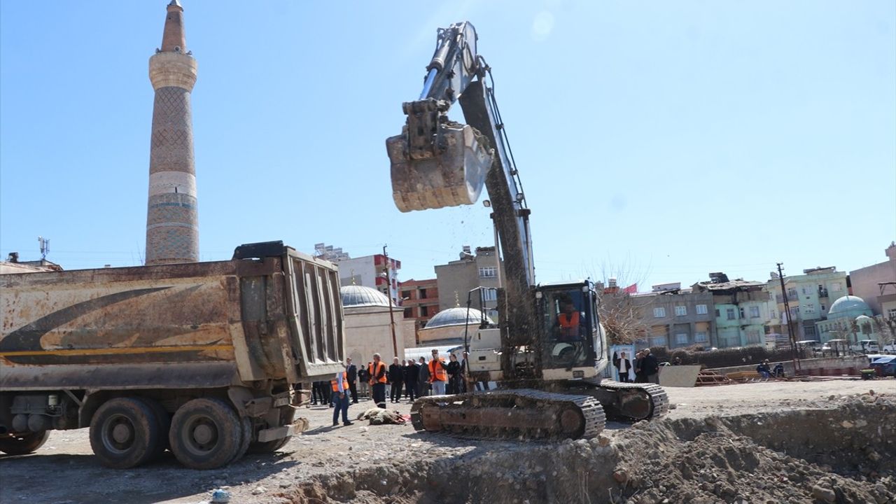 Siirt'te Kentsel Dönüşüm Projesi Temel Kazıları Başladı