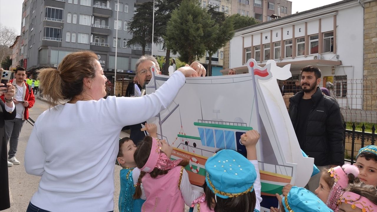 Sinop'ta Anaokulu Öğrencileri 'Helesa Şenliği' ile Bahşiş Topladı