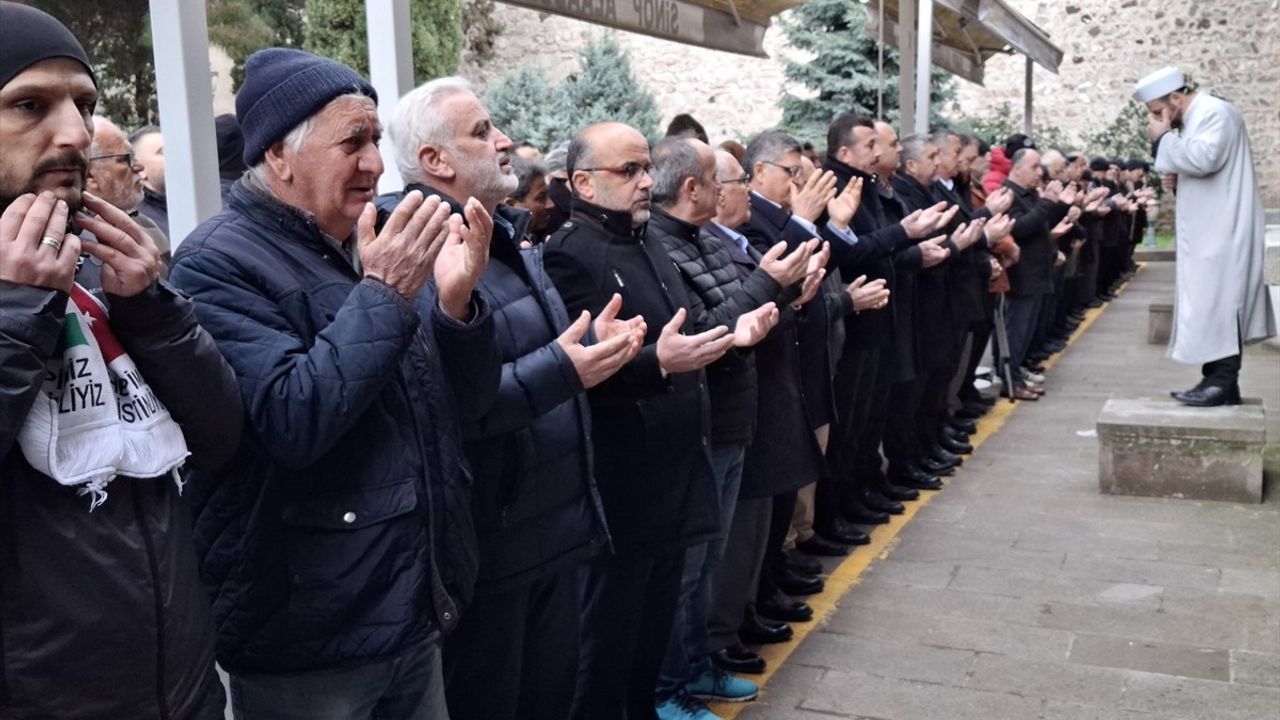 Sinop'ta Gıyabi Cenaze Namazı: Filistinliler İçin Bir Araya Gelindi