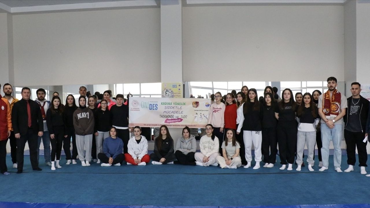 Sinop Üniversitesi'nde Kız Öğrencilere Savunma Sporları Eğitimi