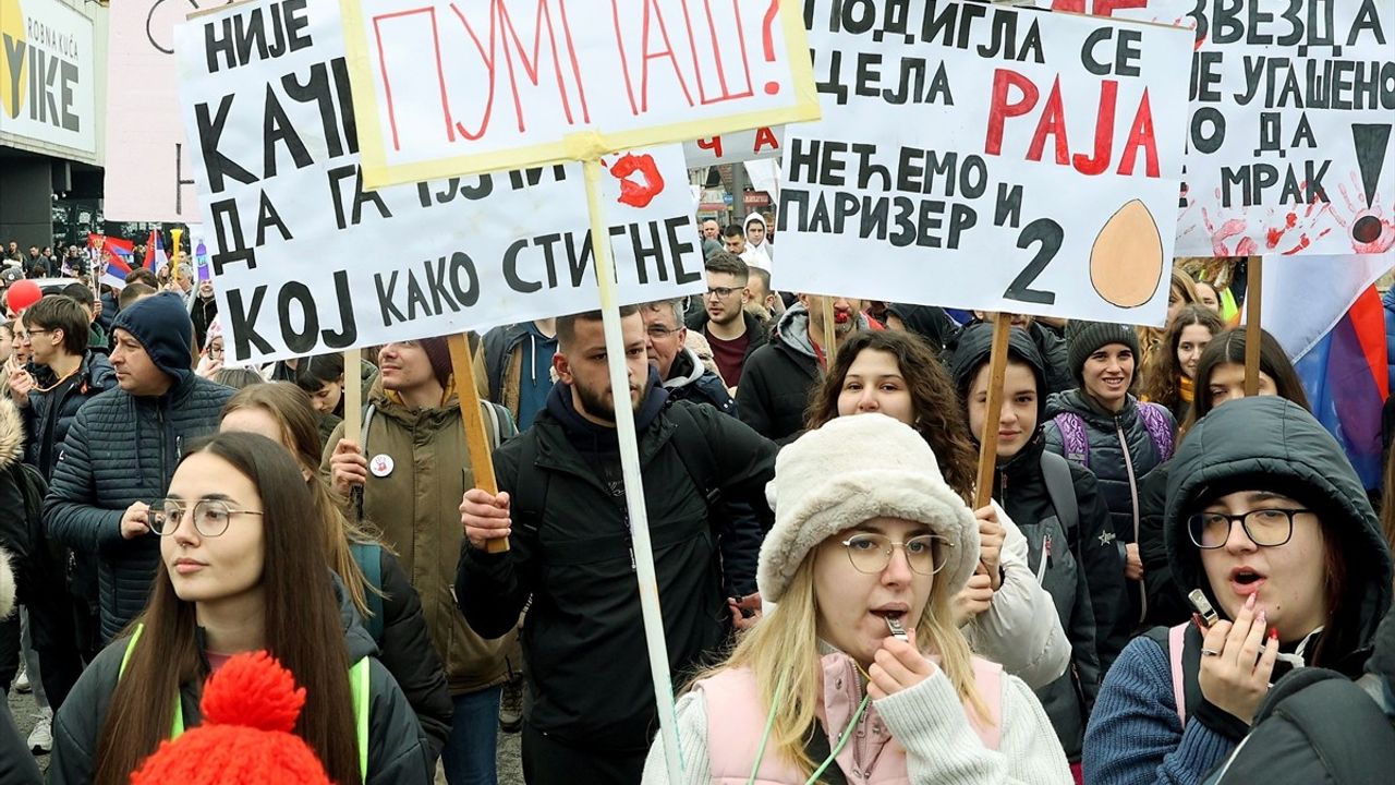 Sırbistan'da Öğrenci Gösterileri Devam Ediyor: Niş'teki Eylemler 4. Ayında