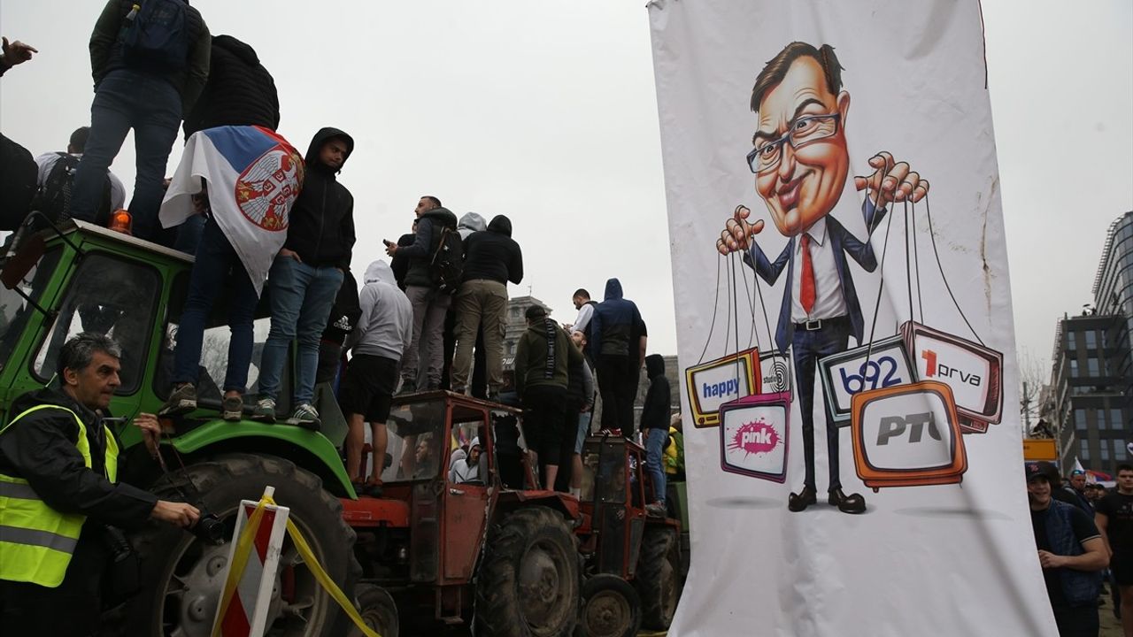 Sırbistan'daki Hükümet Karşıtı Öğrenci Gösterileri 100 Bini Aşkın Katılımla Gerçekleşti