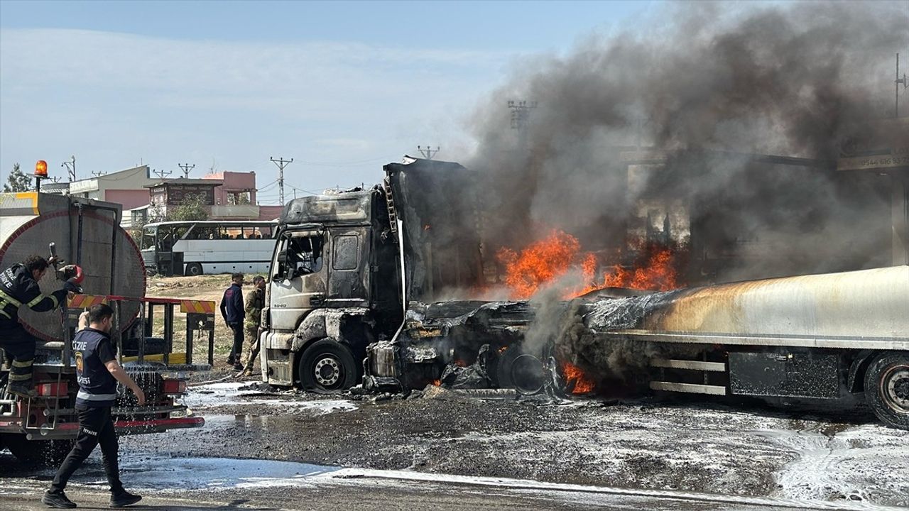 Şırnak Cizre'de Tır Yangını: Araç Kullanılamaz Hale Geldi