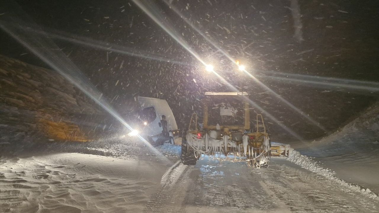 Sivas'ta Kar Yağışı Nedeniyle Bazı Yollar Kapandı