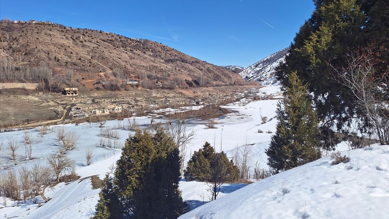 Sivas'ta Pusat Köyü, Baraj Suyunun Çekilmesiyle Ortaya Çıktı