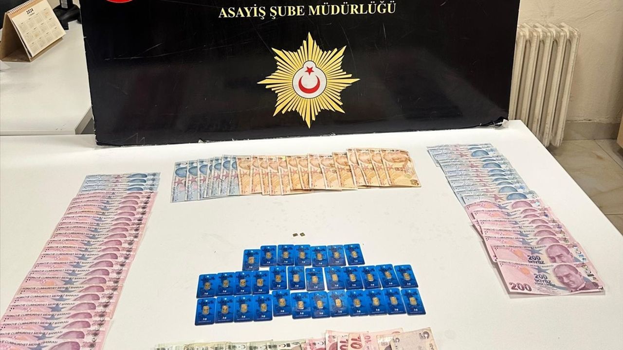 Sivas'ta Sahte Altın Satmaya Çalışan Üç Şüpheli Tutuklandı