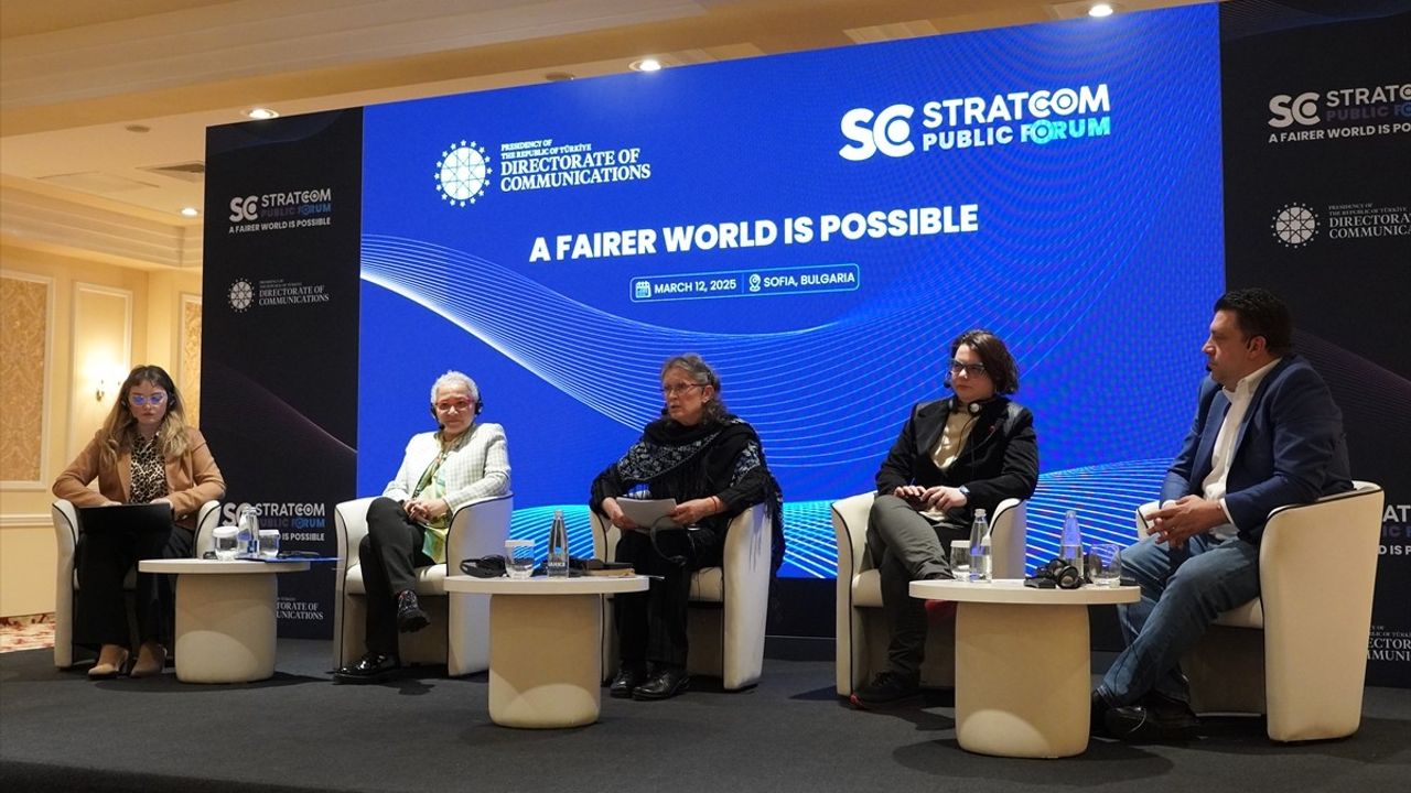 Sofya'da 'Daha Adil Bir Dünya Mümkün' Paneli Gerçekleştirildi