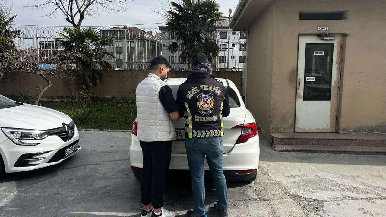 Sultangazi'de Makas Atarak İlerleyen Sürücüye 17 Bin 229 Lira Ceza