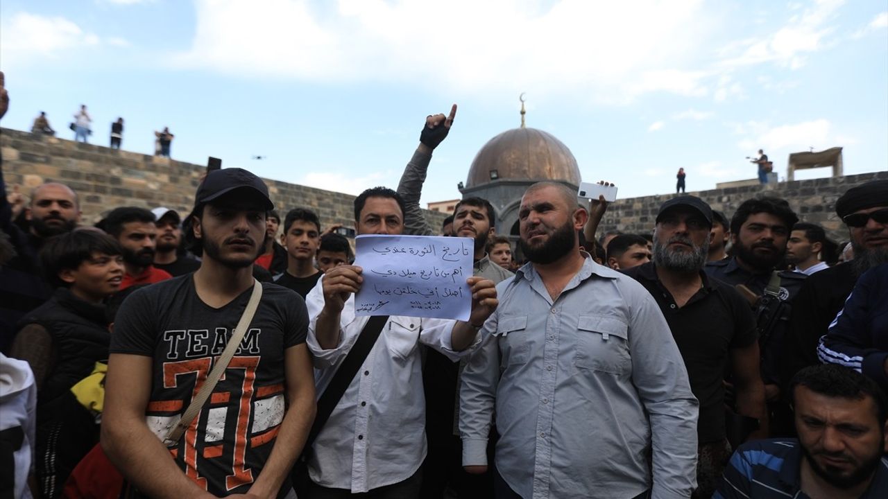 Suriye'nin Dera İlinde İsrail Saldırısında Hayatını Kaybedenlerin Cenazeleri Toprağa Verildi