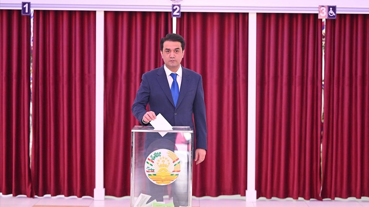 Tacikistan'da Genel Seçimler İçin Sandıklar Kuruldu