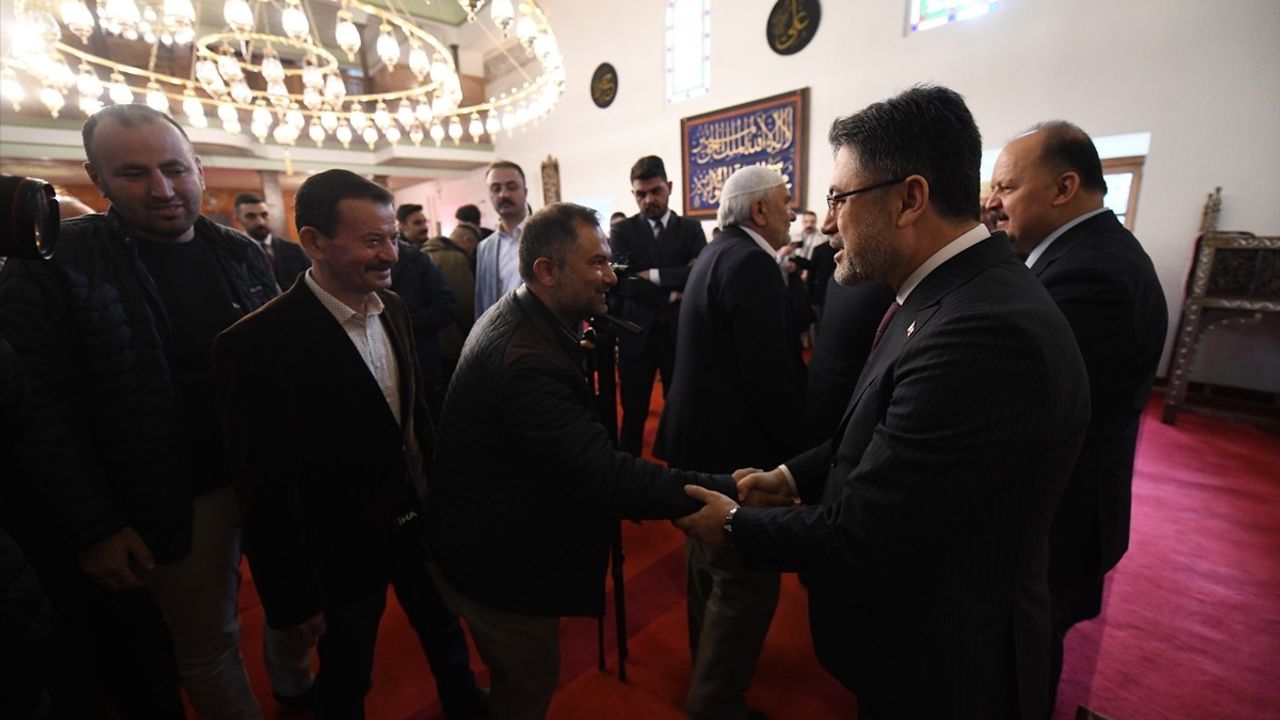 Tarım ve Orman Bakanı İbrahim Yumaklı, Kastamonu'da Bayram Namazı Kıldı