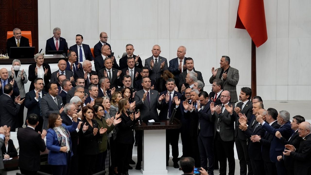 TBMM Genel Kurulu, CHP'nin Kürsü İşgali Nedeniyle Toplantıya Ara Verdi