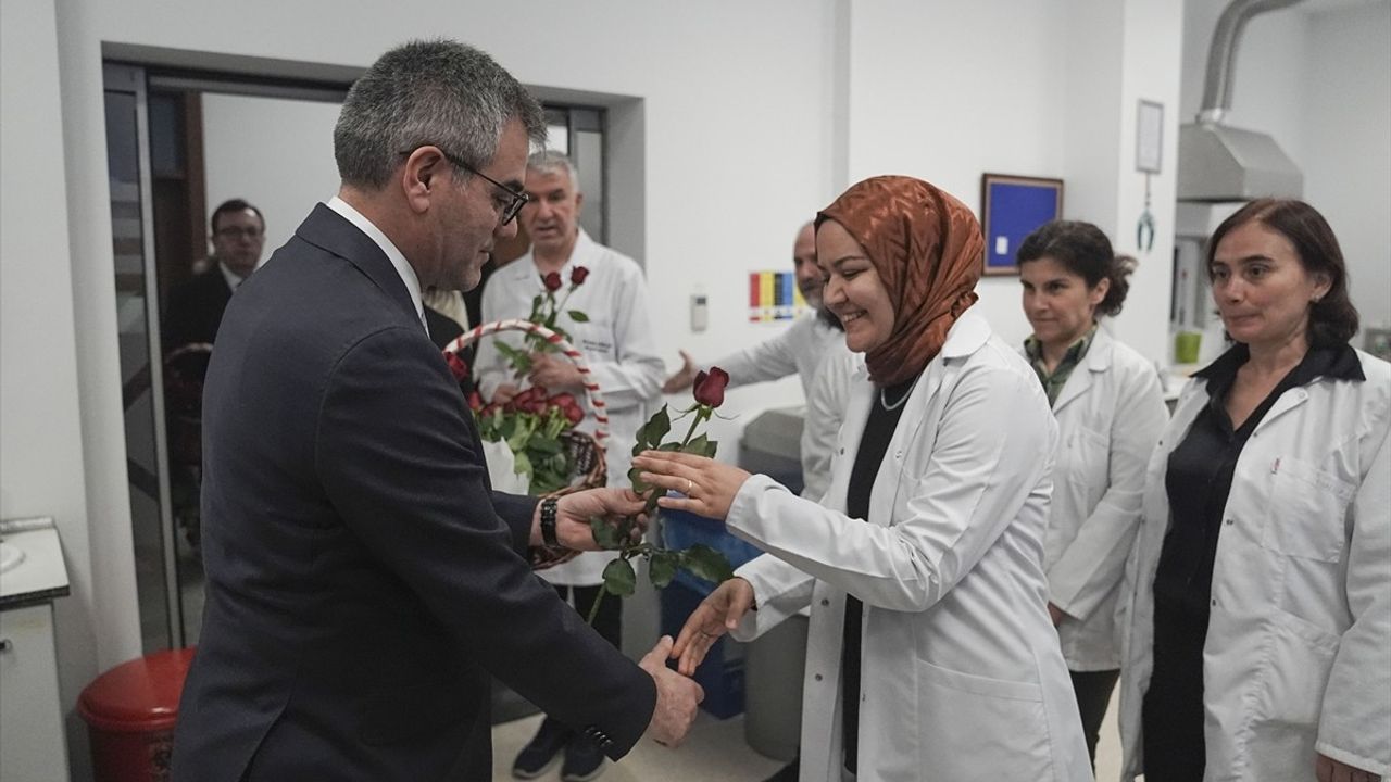 TBMM Genel Sekreteri Talip Uzun, 14 Mart Tıp Bayramı'nı Meclis Hastanesi'nde Kutladı