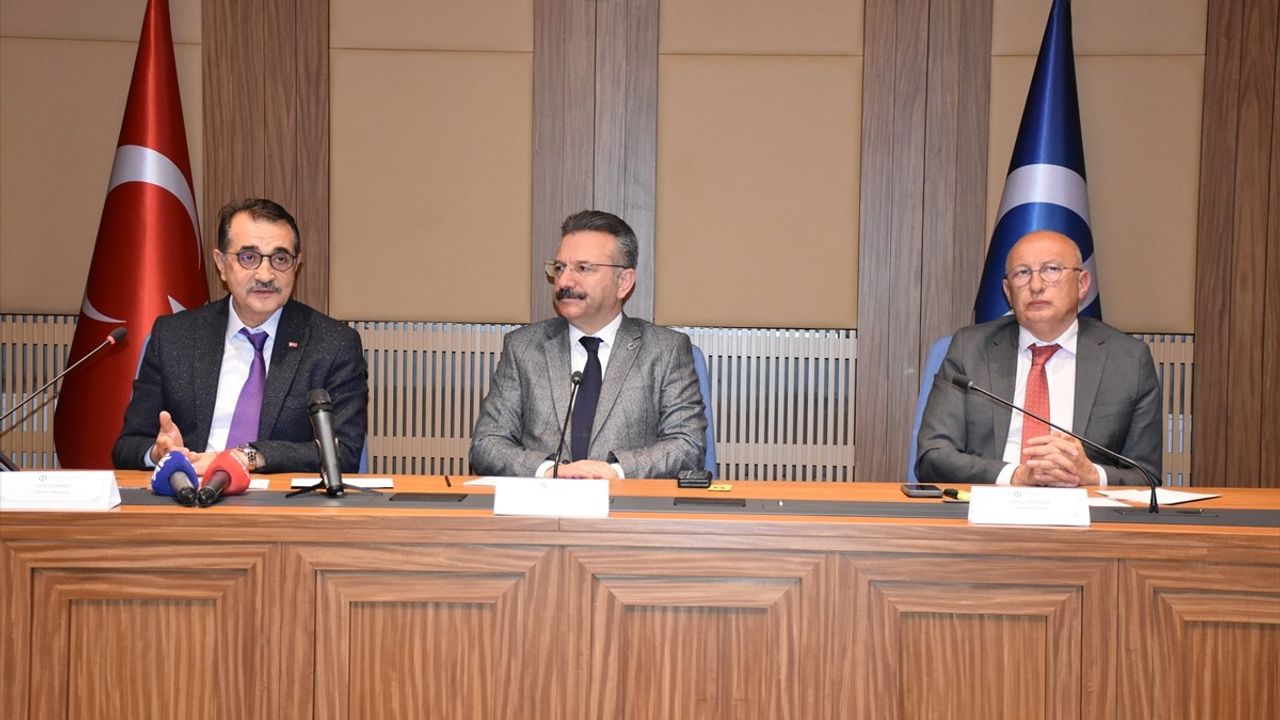 TBMM Yapay Zeka Araştırma Komisyonu Başkanı Dönmez, Eskişehir'de Yapay Zeka Panelinde Konuştu