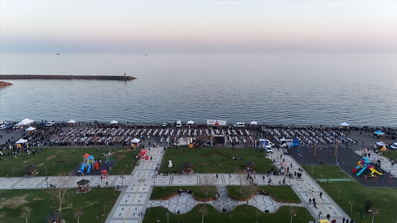 Tekirdağ'da 5 Bin Kişi Büyük Ailem İftar Programında Bir Araya Geldi