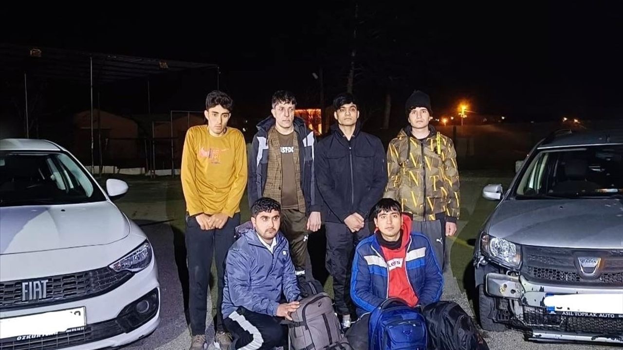 Tekirdağ'da 6 Düzensiz Göçmen ve 2 İnsan Kaçakçısı Yakalandı