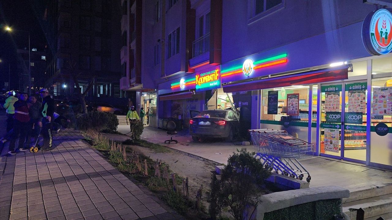 Tekirdağ'da Alkollü Sürücünün Yaya Kazası Güvenlik Kamerasında Görüntülendi