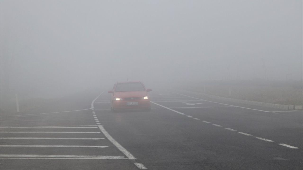 Tekirdağ'da Görüş Mesafesi 40 Metreye Düştü: Sis Etkisini Artırdı