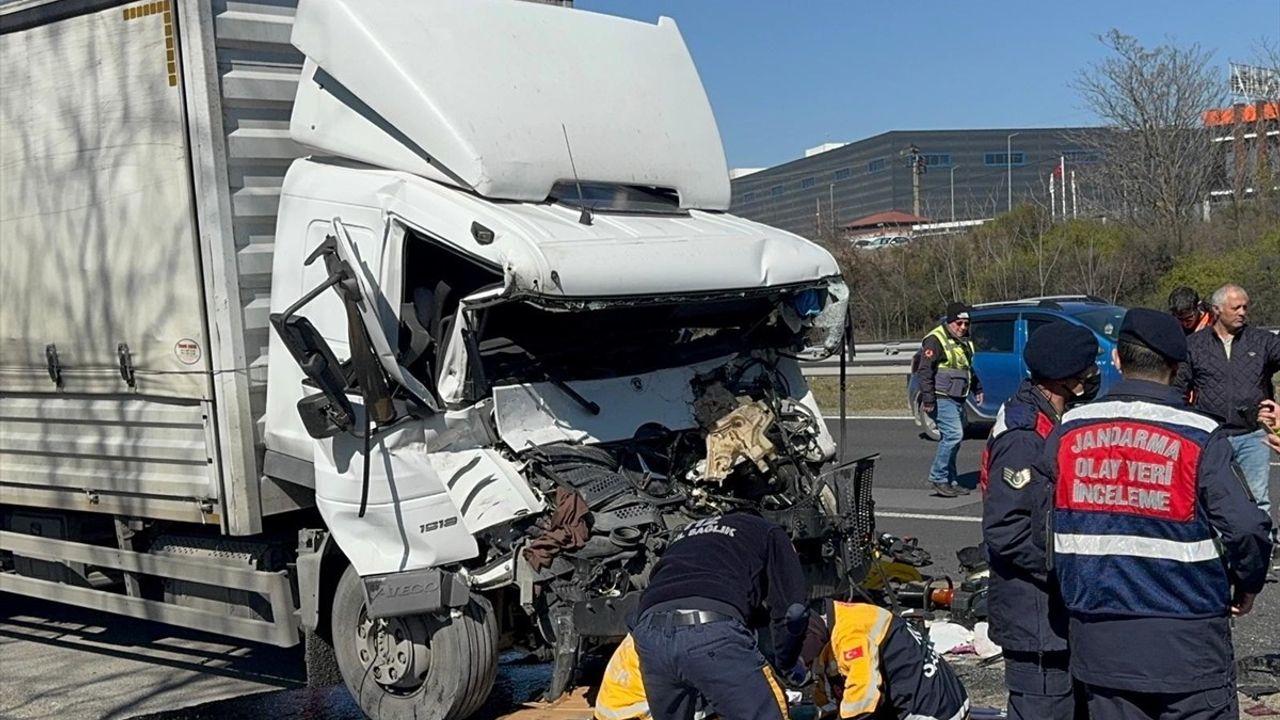 Tekirdağ'da Kamyonun Çarptığı Tır Sürücüsü Hayatını Kaybetti
