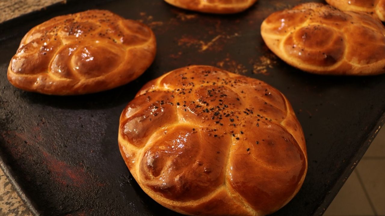 Tekirdağ'da Nohut Mayasıyla Hazırlanan Ramazan Çöreği Geleneği Devam Ediyor