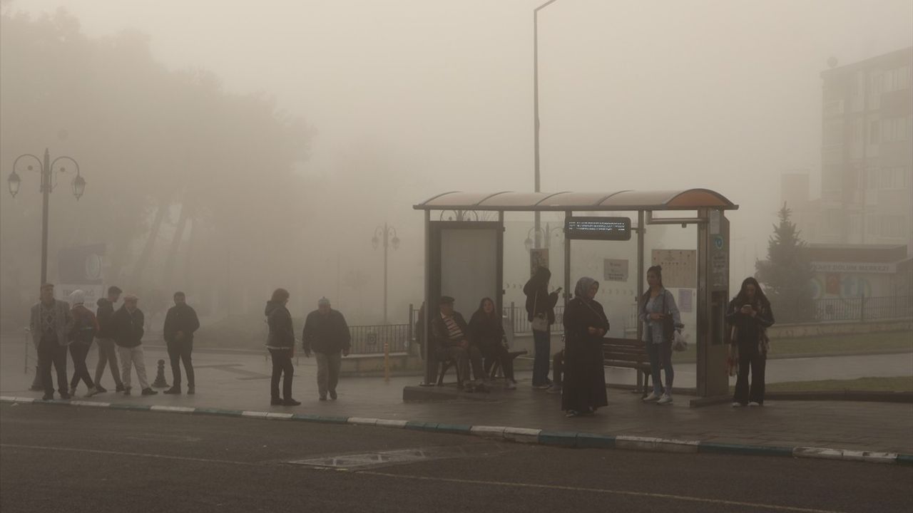 Tekirdağ'da Yoğun Sis Etkili: Görüş Mesafesi 50 Metreye Düştü