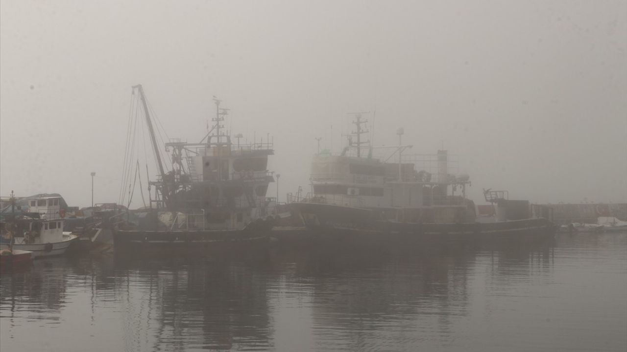 Tekirdağ'da Yoğun Sis, Ulaşımı Olumsuz Etkiliyor