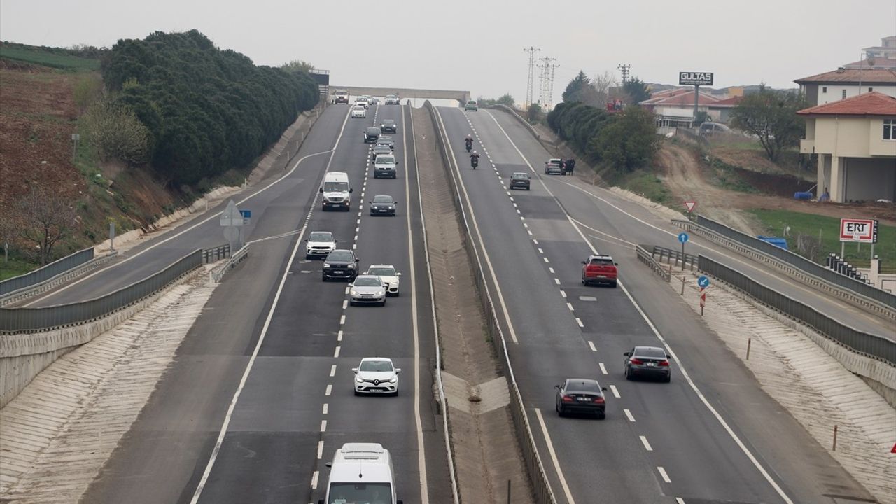 Tekirdağ-İstanbul Kara Yolunda Ramazan Bayramı Yoğunluğu