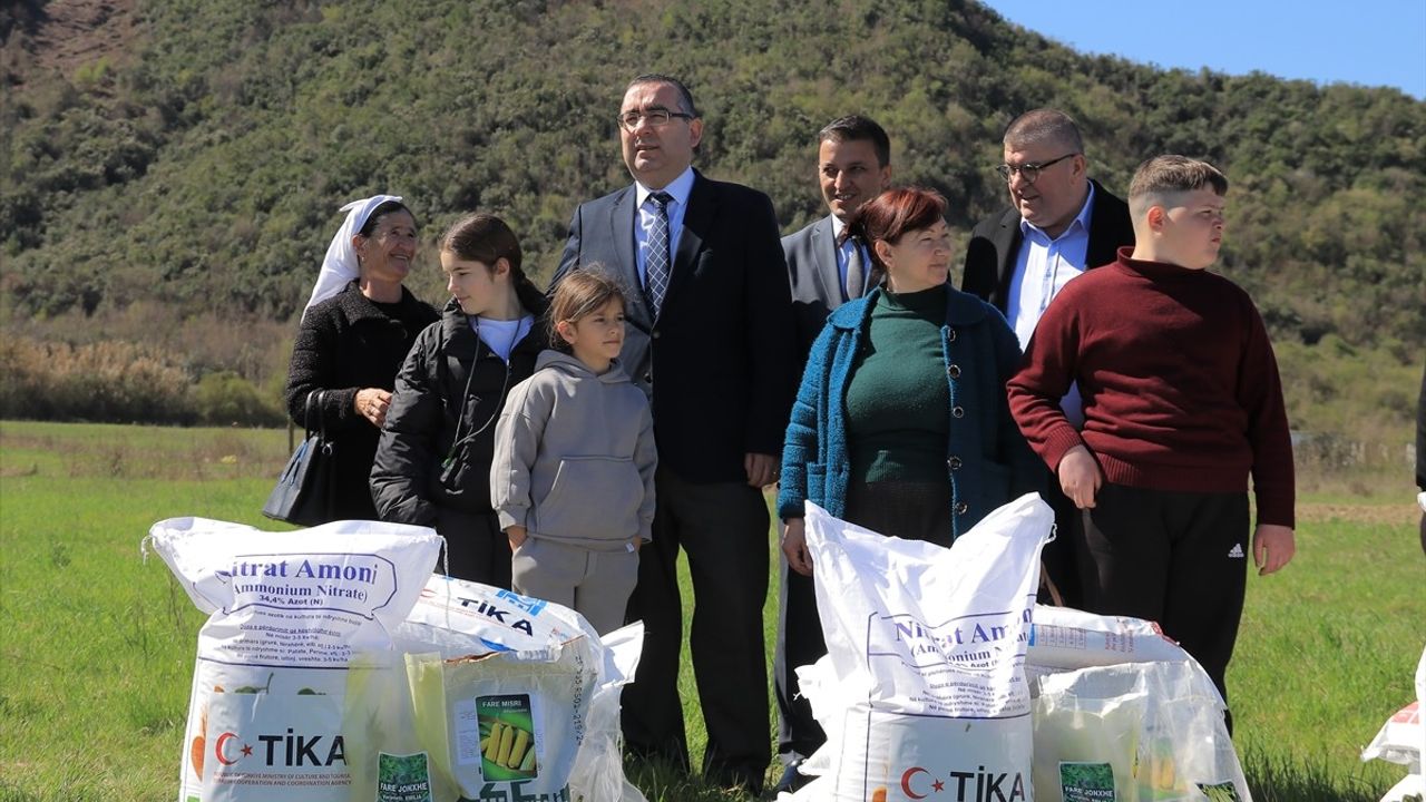 TİKA, Arnavutluk'taki Çiftçilere Tohum ve Gübre Desteği Sağladı