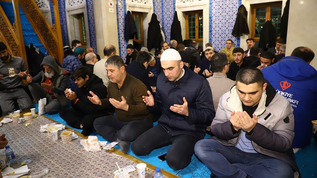 TİKA Bakü'de İftar Programı Düzenledi