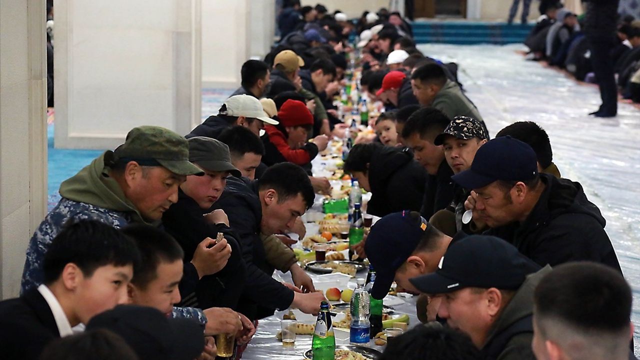 TİKA, Kırgızistan'da 2 Bin Kişilik İftar Organizasyonu Gerçekleştirdi