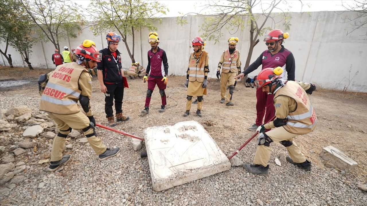 TİKA ve İHH, Pakistan'da Kentsel Arama Kurtarma Eğitimi Verdi