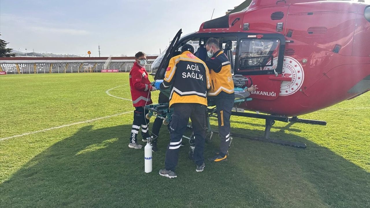 Tokat'ta 21 Yaşındaki Genç, Ambulans Helikopter ile Tedavi İçin Samsun'a Sevk Edildi