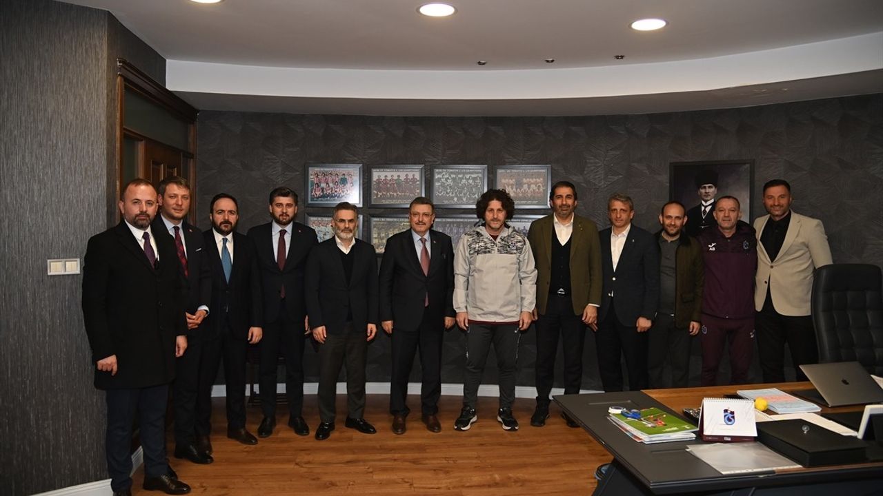 Trabzon Büyükşehir Belediye Başkanı Genç, Trabzonspor Kulübünü Ziyaret Etti