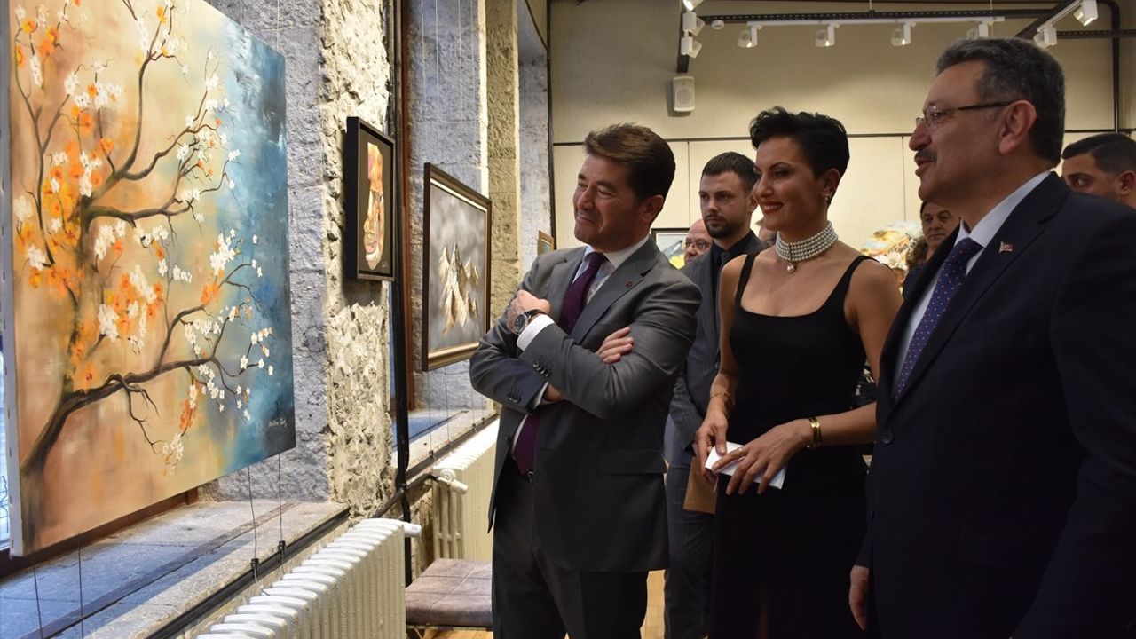 Trabzon'da Kadın Hekimlerin 'Şifadır Sanat' Sergisi Sanatseverlerle Buluştu