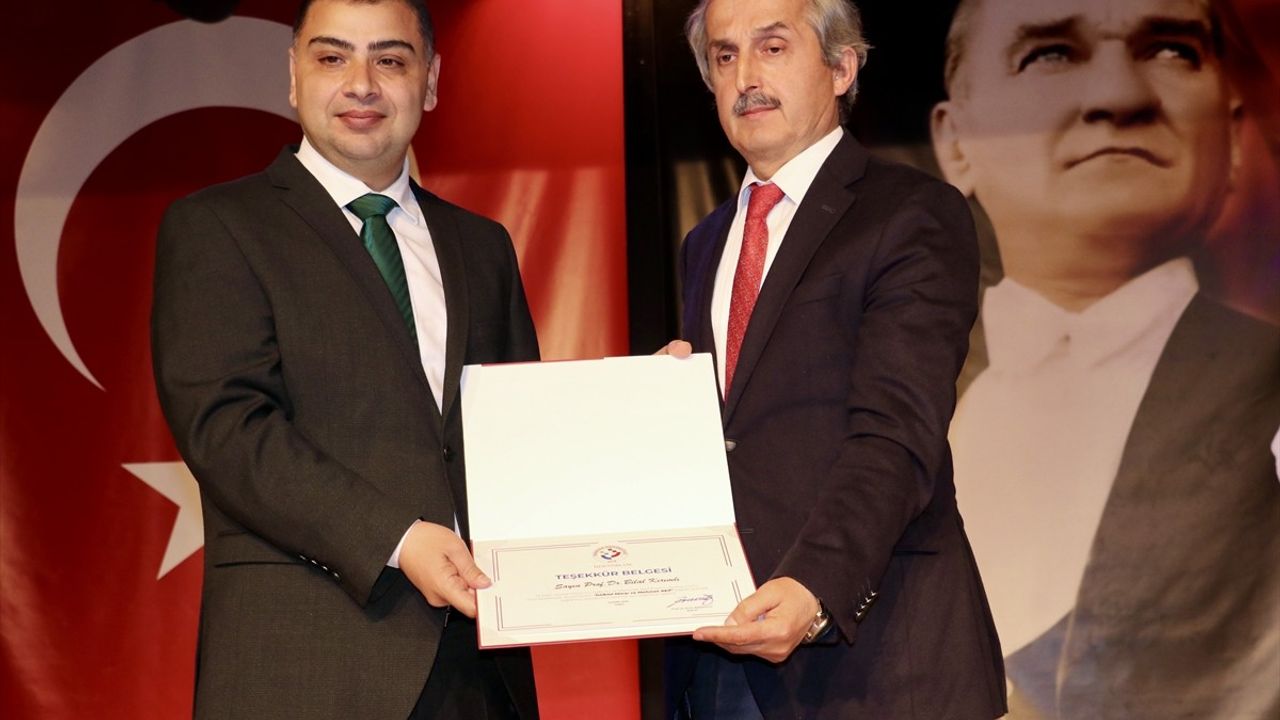 Trabzon Üniversitesi'nde 'İstiklal Marşı ve Mehmet Akif' Paneli Gerçekleştirildi