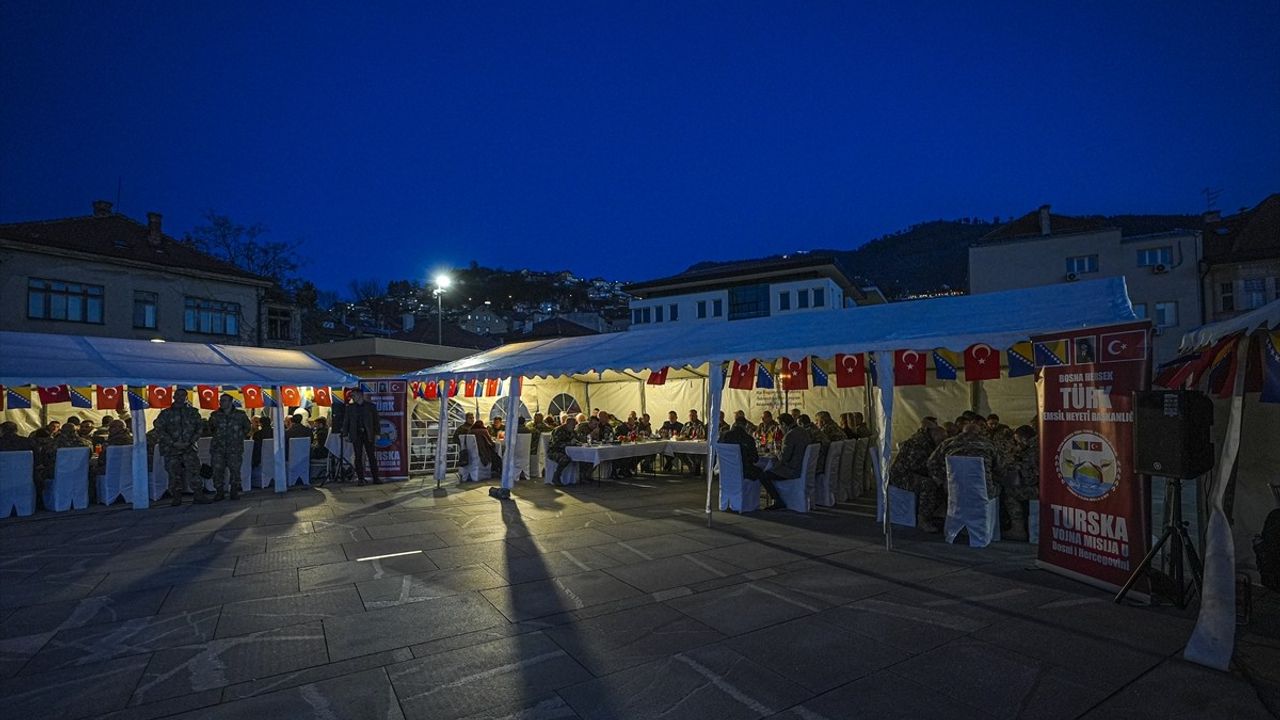 Türk Askeri, Bosna Hersek'te İftar Programı Düzenledi