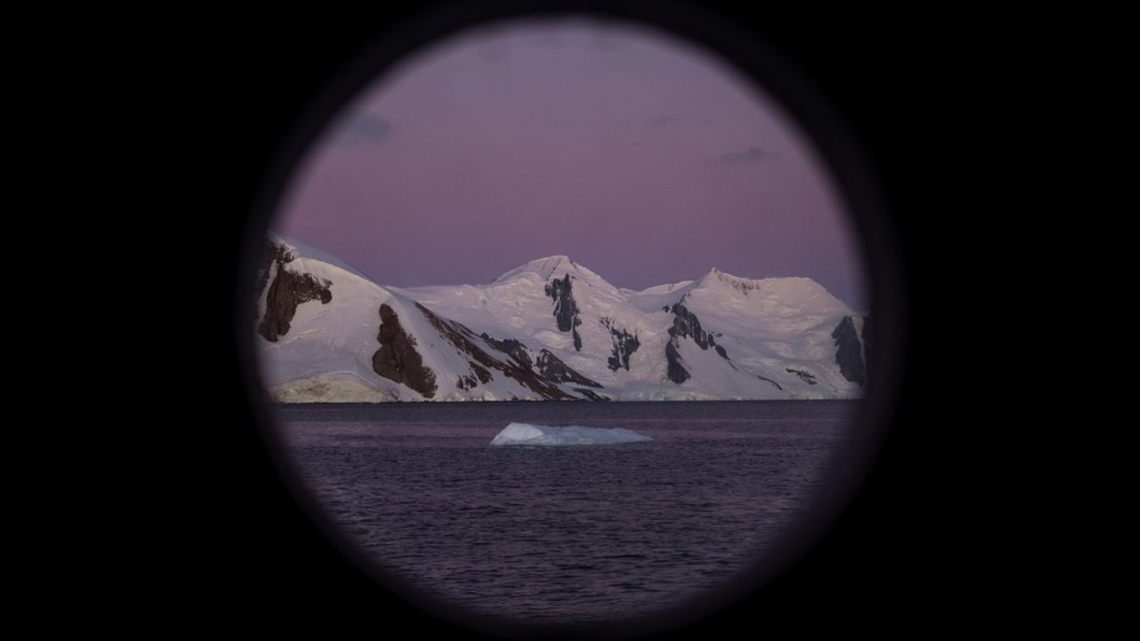 Türk Bilim İnsanları Antarktika'nın Doğasını Lombozlardan İzledi