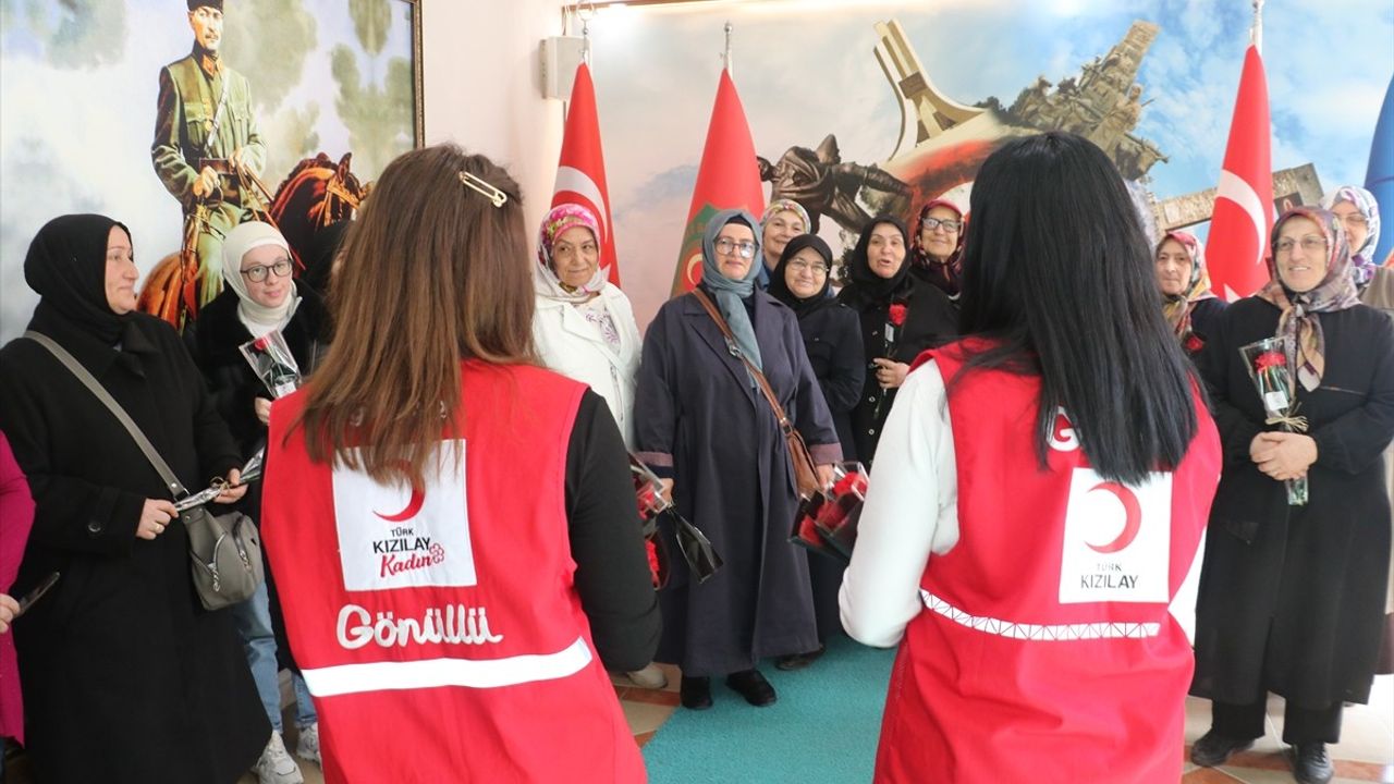 Türk Kızılay Gönüllüleri, Şehit ve Gazi Ailelerinin Kadınlar Günü'nü Kutladı