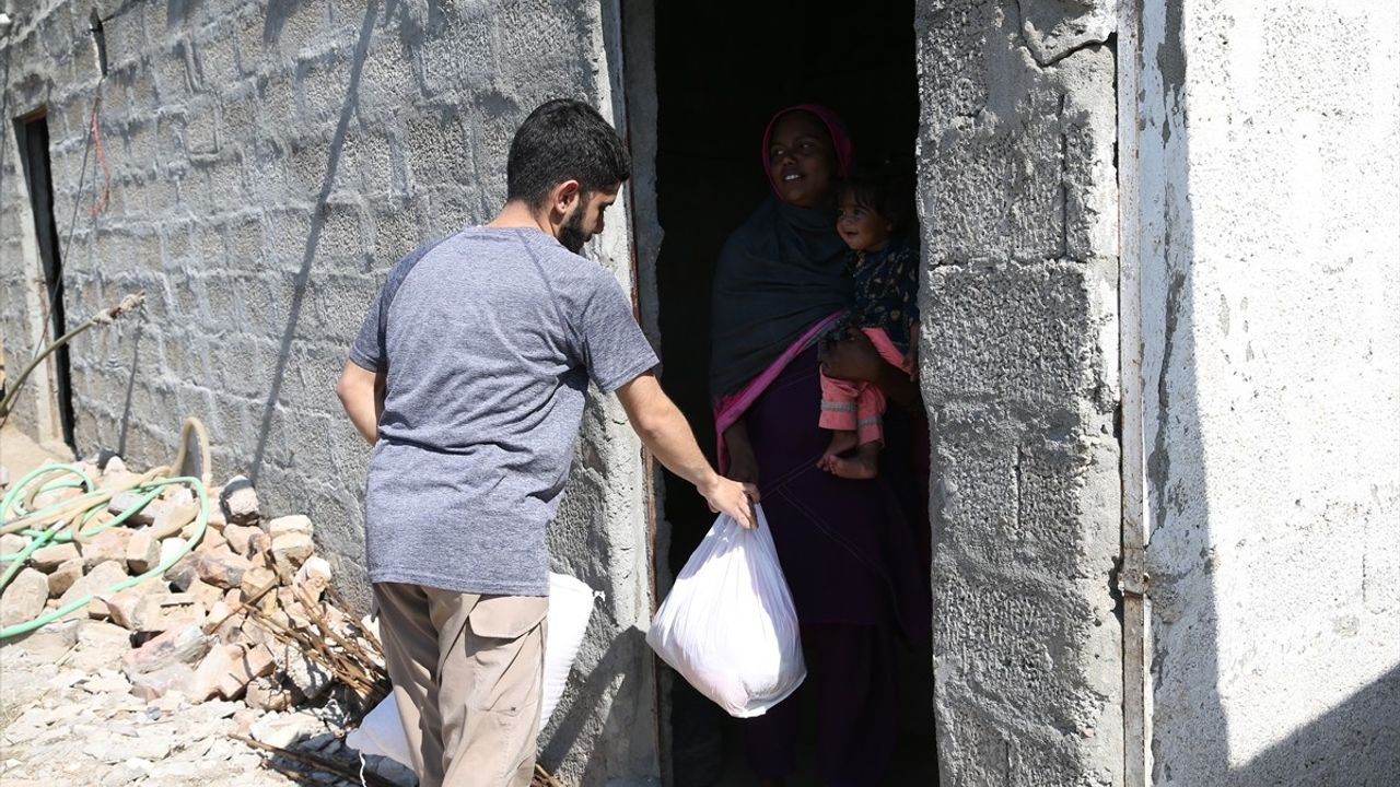 Türk Öğrenciler Ramazanda Pakistan'daki İhtiyaç Sahiplerine Destek Oldu