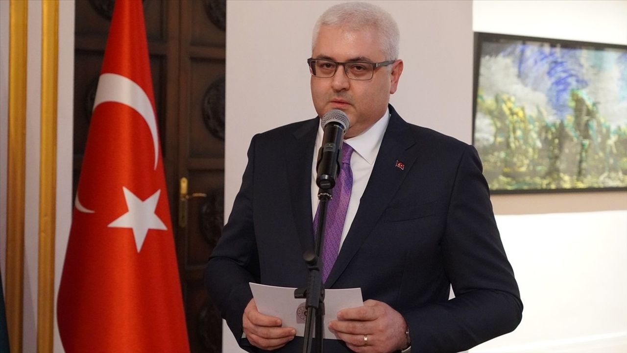 Türk Ressam Ardan Özmenoğlu, Bulgaristan'ın Sofya Şehrinde Sergi Açtı