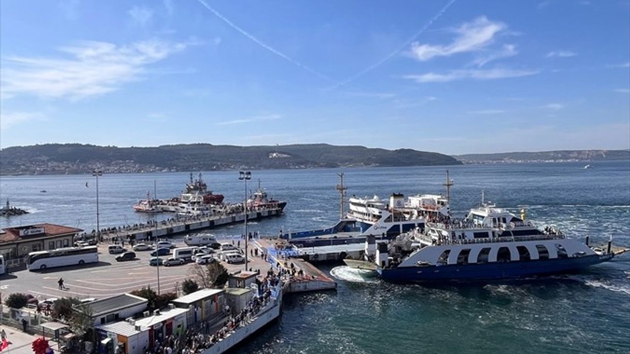 Türk Yıldızları, Çanakkale'de Selamlama Uçuşu Gerçekleştirdi