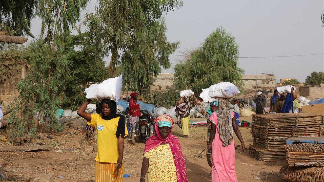 Türkiye Diyanet Vakfı, Mali'de İhtiyaç Sahiplerine 5 Bin Gıda Kolisi Dağıttı