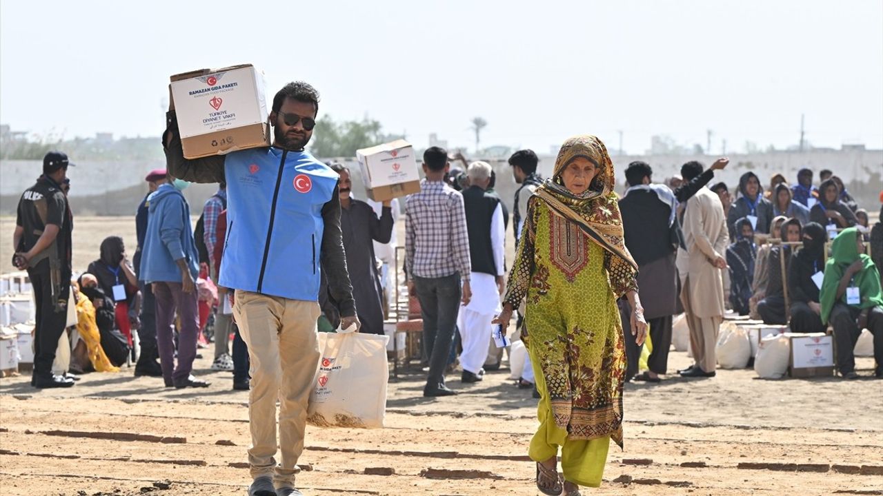 Türkiye Diyanet Vakfı, Ramazan Süresince Pakistan'daki İhtiyaç Sahiplerine Yardım Eli Uzatıyor