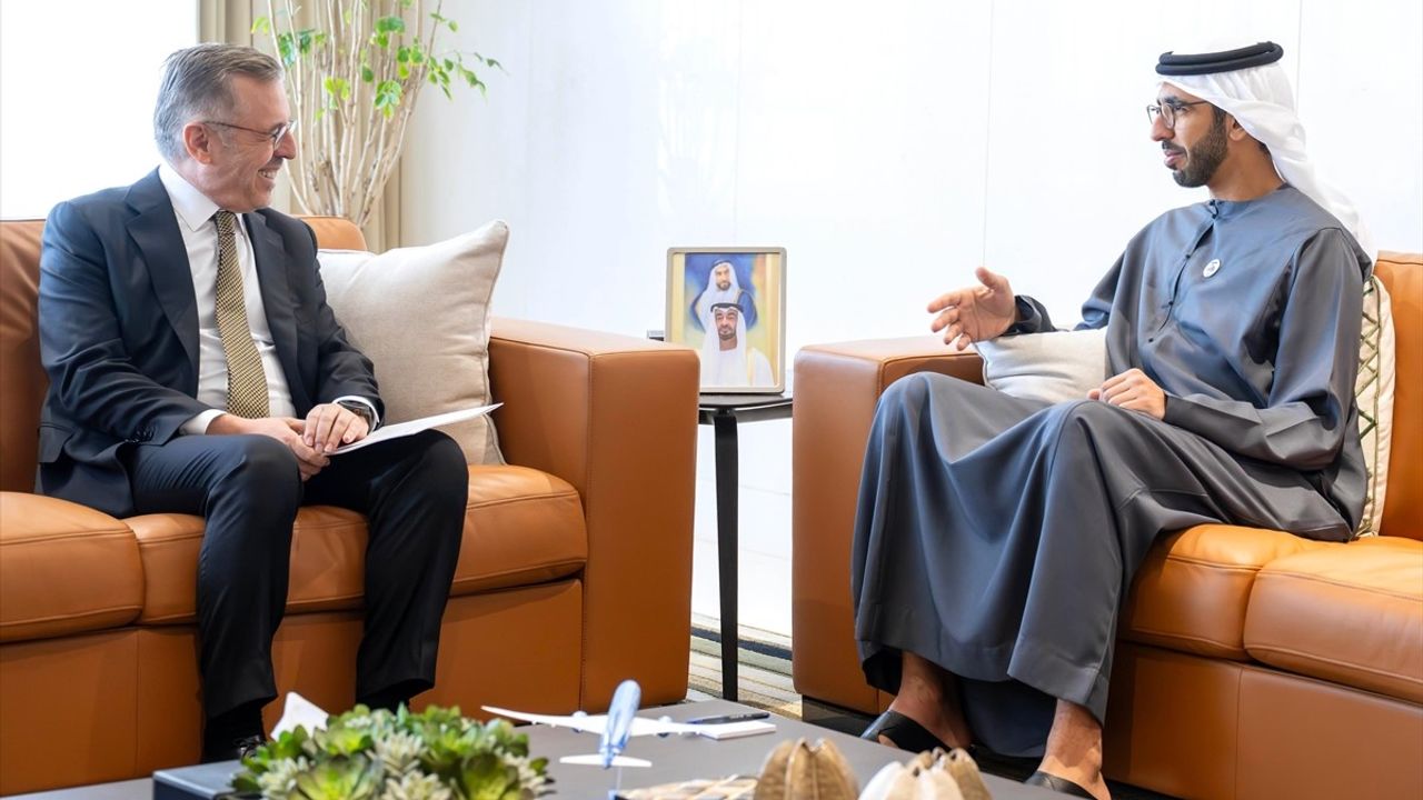 Türkiye'nin Abu Dabi Büyükelçisi Göktaş, BAE'li Bakan Al Nahyan ile İlişkileri Görüştü