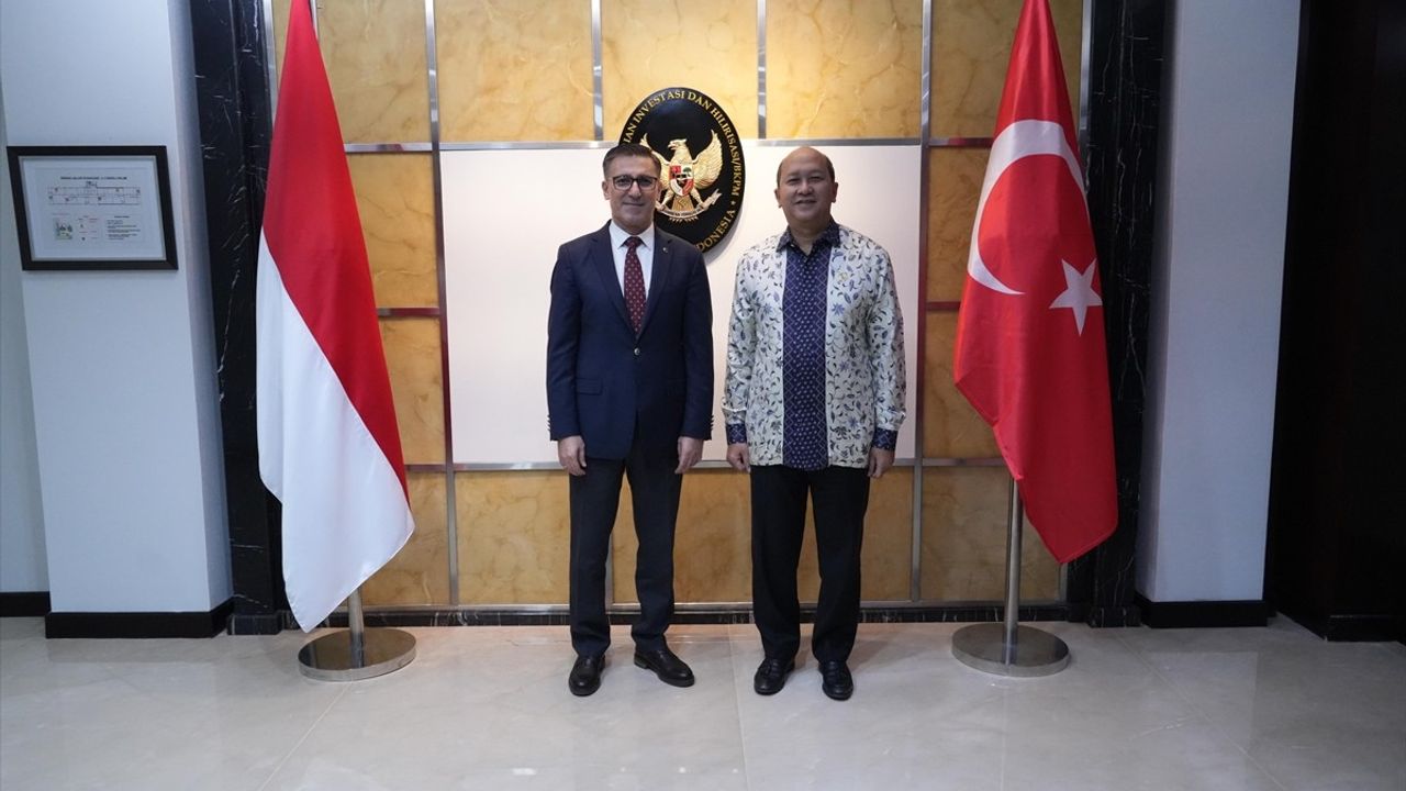 Türkiye'nin Cakarta Büyükelçisi Küçükcan, Endonezya Yatırım Bakanı ile Görüştü