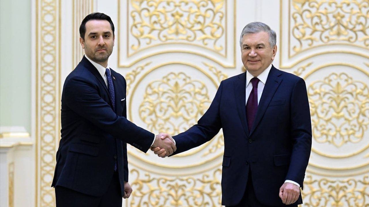 Türkiye'nin Taşkent Büyükelçisi Ulutaş, Özbekistan Cumhurbaşkanı Mirziyoyev'e Güven Mektubunu Sundu