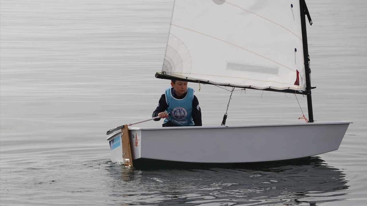 Türkiye Şampiyonu 11 Yaşındaki Yelkenci Rüzgar Uzel'in Milli Takım Hedefi